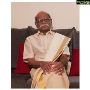 Mrudula Murali Instagram - Ammachan left us Sunday Morning - 31.10.2021

Fell down a few days back and suffered a severe brain injury.
He fought so well like the brave soldier that he was, giving us hopes of him getting back to his normal self. But then I guess the want of being the unfettered independent man that he always was , he decided to bid goodbye.

He lived terrifically happy and on his own terms for 86 years!! Even had his happy pegs the night before his fall.
A truly happy and inspirational life lived•