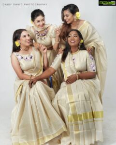 Mrudula Murali Instagram - We decided to deck up and pose to welcome Onam! 😉

You can get these saree blouse combo done at @thaiyalpura 

Outift @thaiyalpura 
Jewellery @pureallure.in 
Photos @_daisydavid_ @daisydavidphotography 
MUA @ashif_marakkar 
Styled by @seethal_prince 
Studio floor @maxxocreative