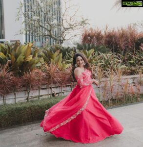 Mrudula Murali Instagram - 💕
.
.
Having given just 4 days to customise this, I know I put you in real keyed up situation @thunnal 
But just look at how beautifully you curated this pretty lehenga for me, 
I love! 💕 
Thankyou for being the best as always!

Outfit: @thunnal 
MUA: @sajithandsujith 
Jewellery: @pureallure.in 
Styled by @styledbyammu 
Mehendi: @shabnam_mehendi_kochi 
Photography: @magicmotionmedia