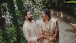 Mrudula Murali Instagram - Snippets of a happy day from 2020•
To have planned and executed a wedding in two weeks involved loads of replanning, cancellations, travelling & truck loads of confusions.
Thanking all our dear friends and family for having our back!
Much love ♥️

Videography: @magicmotionmedia
Jewellery: @pureallure.in 
Styled by @styledbyammu 
MUA: @shoshanks_makeup 
Sareeblouse: @thaiyalpura
Mehendi: @shabnam_mehendi_kochi