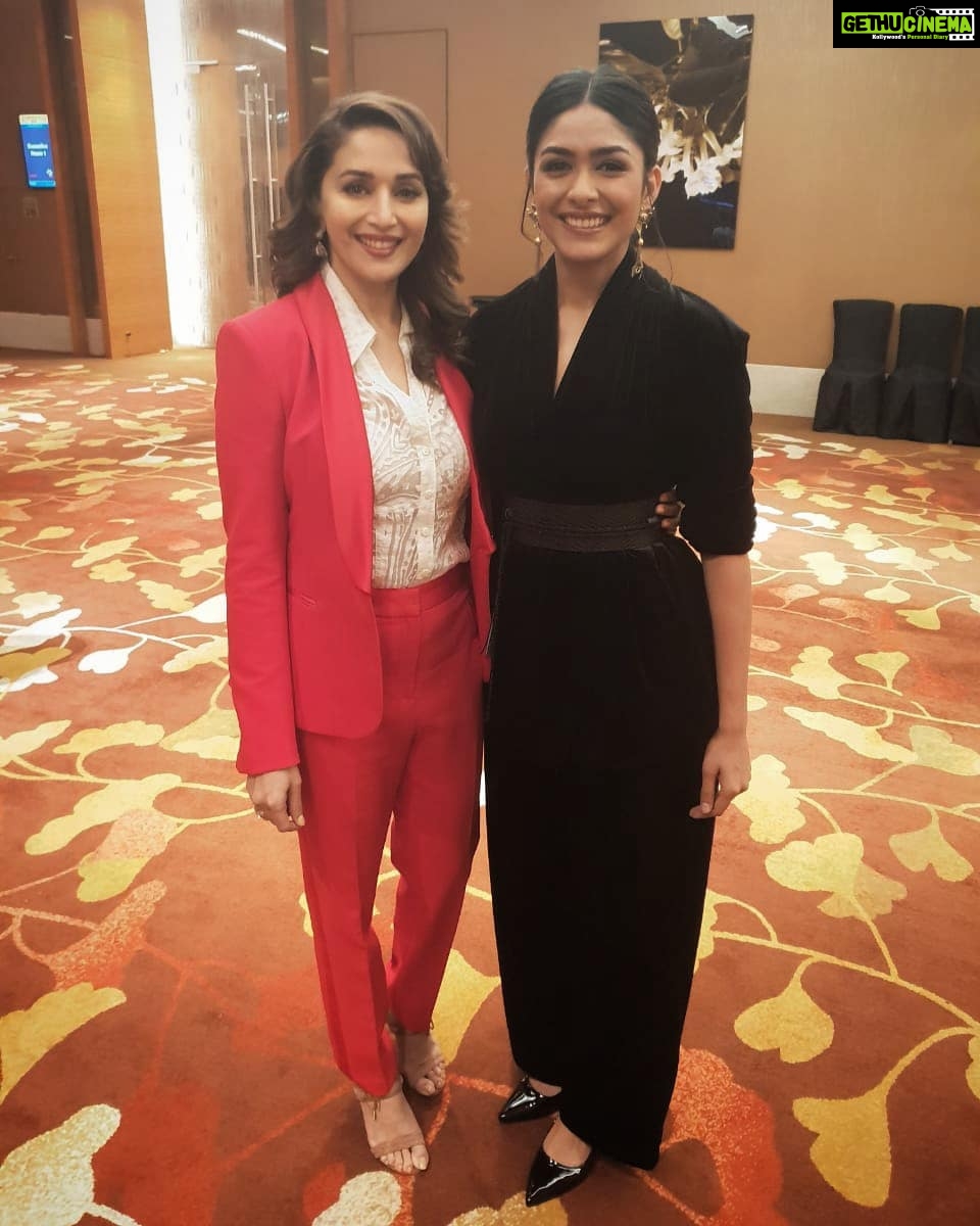 Actress Mrunal Thakur Instagram Photos and Posts November 2018 - Gethu ...