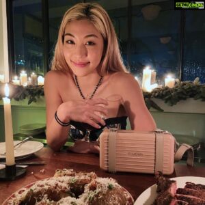 Narelle Kheng Instagram - heppi holidaze 💫
.
.
.
#rimowa
