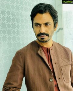 Nawazuddin Siddiqui Instagram - It was an amazing experience to get the trophy for #ExcellenceInCinema in front of the vibrant and super energetic people of UAE
Thank You @filmfareme #rizwansajan #anissajan @manjuramanan & Team
#filmfareachieversnight