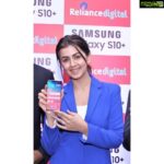Nikki Galrani Instagram - I just got my hands on the Next Generation Samsung Galaxy S10 at Reliance Digital, Phoenix Market City, Chennai. Galaxy S10 surely redefines mobile experience with its World's First Features. Get Yours at the nearest Reliance Digital store Now 😄@SamsungIndia