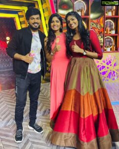 Niranjani Ahathian Instagram - Thank you for having me ❤️ had super fun shooting ❤️❤️ @vijaytelevision @kanithiru10 @rakshan_vj @vijaytvpugazh