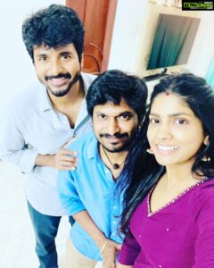 Niranjani Ahathian Instagram - Awww...How on earth cud a person be so nice n humble !!!!! Thanks for the lovely long conversation and memories @sivakarthikeyan ❤️🤗🤗 @desinghperiyasamy @kanithiru10
