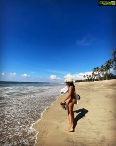Pallavi Sharda Instagram - My phone is glitching and will only let me post pictures of paradise. I blame the clouds.

*Calves may appear longer in image than reality