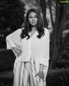 Panchi Bora Instagram - Your heart and my heart are very very old friends 💓

Photographer: @sarahoden_ 
Styling & make up: @kakki_jones