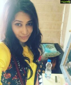Panchi Bora Instagram - On the sets of 22yards! My last project and loved every bit of it!! 🌻 #bollywoodmovie #kolkata #actorslife