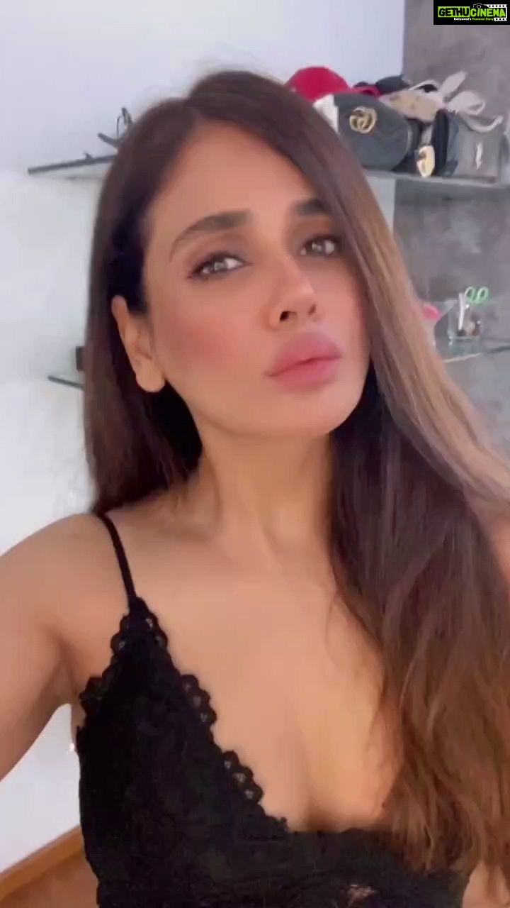 Parul Yadav Sex - Actress Parul Yadav Instagram Photos and Posts July 2021 - Gethu Cinema