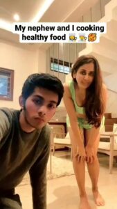 Parul Yadav Instagram - Jammin for laughs 😋

#eathealthybehealthy #eathealthyfood #healthyfoodlove #instabeats  #reelsinstagram  #indianreels #reelstrending #trendingvideos #feelitreelit #exploremore #explorefood #newtrend #trending #reels
