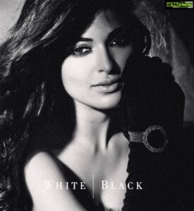 Parvathy Omanakuttan Instagram - Although our lives are far from just black and white,  my most favourite pictures are black and white. #throwbacktuesday #poserforlife #longtimenosee #magicintheair #balckandwhite #india #model #foodie #missingshootdays 📸 @haiderkhanhaider Styling by @retesh_retesh (we need to shoot soon🙂)