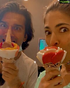 Parvathy Omanakuttan Instagram - 𝘼𝙢𝙤𝙧𝙞𝙣𝙤, 𝙞𝙡 𝙢𝙞𝙤 𝙖𝙢𝙤𝙧𝙚 𝙚 𝙞𝙤... 𝙒𝙝𝙚𝙣 𝙬𝙚 𝙘𝙖𝙣𝙣𝙤𝙩 𝙜𝙤 𝙩𝙤 𝙄𝙩𝙖𝙡𝙮, 𝙬𝙚 𝙗𝙧𝙞𝙣𝙜 𝙄𝙩𝙖𝙡𝙮 𝙩𝙤 𝙪𝙨. @amorinogelato @amorinouae #gelato #sorbet #sweettooth