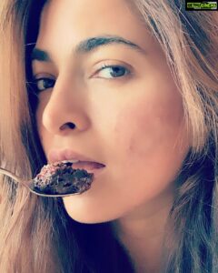 Parvathy Omanakuttan Instagram - I love food .... and I don’t regret saying it out loud! 😋 #foodiesofinstagram #experimenting #experimentinginthekitchen #cheflife #quarantinediaries #foodieforlife #dessert #sayyestohealth #sayyestoyourbody #saynotosugar
