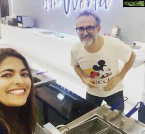 Parvathy Omanakuttan Instagram - Total Fan Girl Moment!!! Meeting My Food Hero @massimobottura. Attending his master class at #thetastesoftheworld @gulfood followed by his talk was the BEST highlight of the week 🥰😇🤩 #foodieforlife #chefinthemaking #makingadifference #grateful #blessed