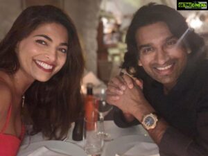 Parvathy Omanakuttan Instagram - From Us to You ... A Diwali that brings Smiles 😬, Peace 🧘‍♀️ , Health 💪 , Wealth 🤩, Prosperity 🥳 and Some Common  Sense (which is so very rare these days) 😜 
Happy Diwali 💓 #deepawali #diwali #indianfestivals #love #light #happiness #peace #prosperity #gratitude