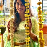 Pooja Jhaveri Instagram – I hope your #dhanteras was as happy as I felt while taking this picture 🥰🥰
#swipeleft 
.
.
#festivevibes #happydhanteras 
#diwali2021 #happydiwali