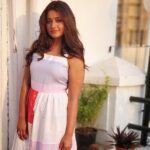 Poonam Bajwa Instagram - #codesunnyday😀#warmsummerdays☀️ . . . 📸📸@hairstylebynisha