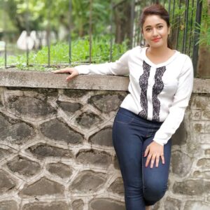Poonam Bajwa Instagram - Click @hairstylebynisha