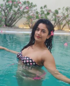Poonam Bajwa Instagram - 💕💕💞#goodmorningbeautifulsouls#💞🌸✨💞🌸 
@hairstylebynisha