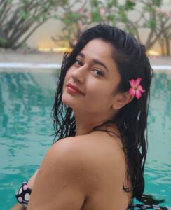 Poonam Bajwa Instagram - 💕💕💞#goodmorningbeautifulsouls#💞🌸✨💞🌸 
@hairstylebynisha