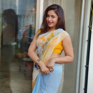 Poonam Bajwa Instagram - #tbt#monkeymode#sometimebeforequarantine#
📸@hairstylebynisha