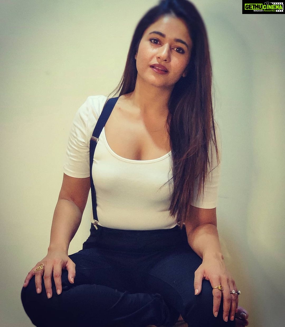 Poonam Bajwa Instagram - 🖤I have told the stars about you 🖤 📸 ...