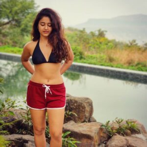 Poonam Bajwa Instagram - ✨#shouldidivein?✨✨
P.s.My sister clicks  amazing pictures