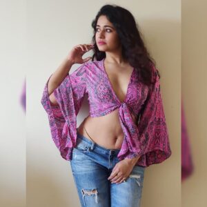 Poonam Bajwa Instagram - Have a fantastic new week ahead! ❤️❤️❤️

.📸@hairstylebynisha