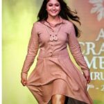 Poonam Bajwa Instagram - #tbt#rampwalk👠 📸📸@kannaasromeo Makeup : @makeup_by_naveenyerra3 Hair :@hairstylebynisha