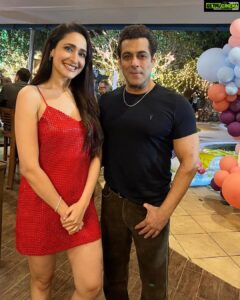 Pragya Jaiswal Instagram - Happy happy birthday to the kindest & most incredible human I’ve ever met @beingsalmankhan..May ur light shine brighter with each passing day..You inspire me everyday ♥️✨💫