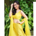 Preetika Rao Instagram - Woke up to December Rains in Mumbai! The cool breeze and lushiscous greenery outside my window was so breathtaking...that for a moment I didn't know if it should make me happy ...or have me concerned about Global Warming.... #december #decemberrain #mumbai #yellowdress #catalogueshoot #hairstyles #makeup #actorslife #fanlove ᴍᴜᴍʙᴀɪ