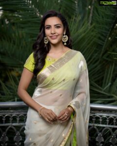 Priya Anand Instagram - #zeekudumbaviruthugal2019 🌟

Outfit - @raw_mango 
Jewellery - @amrapalijewels 
Hair & Make Up - @vedya.hmua 
Photography - @kiransaphotography