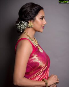 Priya Anand Instagram - For @velsfilmintl Vetri Vizha ❤️
.
.
Photography : @kiransaphotography 
Beauty: @vedya.hmua 
Sari: @thekanakavalliedit
Jewellery: @jaipurgems
Blouse: razak_creations