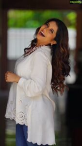 Priyanka Deshpande Instagram - Embrace the glorious mess that you are 🤍
.
.
.
#inlovewithmyself #selflove #imemyself #uhappyihappy 
.
.
@camcrowphotographi jiii I love you awesome fellow🤍🤍
Hairstylist: @krishna_hairstylist 🤍🤍