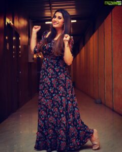 Priyanka Deshpande Instagram - Wherever life plants you, bloom with grace🌸
.
.
.
Outfit: @swaadh 🌸
📸: @vishnukanth_gk 🌸
