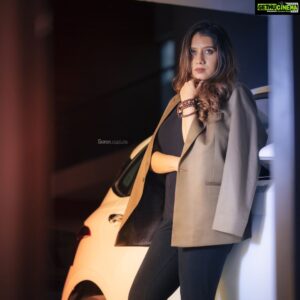 Priyanka Deshpande Instagram - 💥
.
.
.
Makeup: @artistrybyolivia
Designer: @labelswarupa
Hairstylist: @jayashree_hairstylist
Photo: @sarancapture