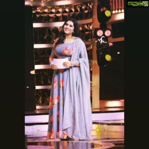 Priyanka Deshpande Instagram - Nothing can stop us!😎
Comedy Raja Kalakal Rani.😎
From today 1.30pm @vijaytelevision 
.
.
Outfit: @swaadh 🤍
Jewellery: @rimliboutique 🤍
PC: @vishnukanth_gk 🤍