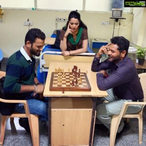 Raiza Wilson Instagram - They are playing …
I’m thinking what to eat next 🤷🏼‍♀️ 
@prabhudevaofficial 
@nisar_sayyed_ 
#behindthescenes #poikalkuthirai