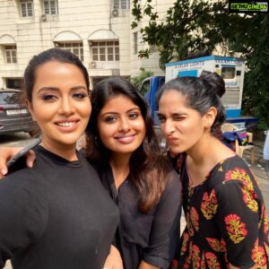 Raiza Wilson Instagram - I am going to misssss you guys like crazy and Im waiting to work together again very soon !! 

@shravanthis & @poorts_20  two girls who have a mind blowing capacity to work hard and give their best in any situation. 
Be it early mornings or late nights, never tired, always alert and always ready to jump into any work that needs to be done !! 

I truly admire you both for what you are and you inspired me on a daily basis guys !! 

#beautywithbrains you guys ♥️ love you  #FIR