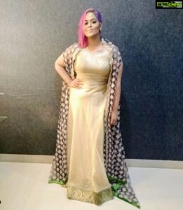 Ramya NSK Instagram - “Style! All who have it have one thing; 
originality.” Diana Vreeland
.
.
.
Styling: @sunilkarthik_sk 
Outfit: @stephinlalanofficial
.
.
.
#mrandmrschinnathirai #ramyansk #shootday #mrandmrschinnathiraiseason2