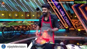 Ramya NSK Instagram - Enga arumayaana samayala neengalum kathukonga. 🤣🤣🤣
Watch vijay TV at 9.30pm! 
#Repost @vijaytelevision
• • • • •
#MrMrsChinnathirai #VijayTV #vijaytelevision