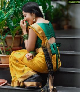 Ramya Subramanian Instagram - Mallipoo 🌼

📸 - @george_ferna_photography 
💄 💇🏻‍♀️ - @reenapaiva 
Blouse - @yuti_designer_blouse 

#navarathriseries2021