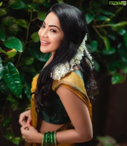 Ramya Subramanian Instagram - Mallipoo 🌼

📸 - @george_ferna_photography 
💄 💇🏻‍♀️ - @reenapaiva 
Blouse - @yuti_designer_blouse 

#navarathriseries2021