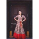 Rashmi Gautam Instagram - Outfit by @chandraandvamsistudio Pic by @sandeepgudalaphotography #dhee11 #dheejodi_season11 #dhee11danceshow #wednesday #indianfusionwear