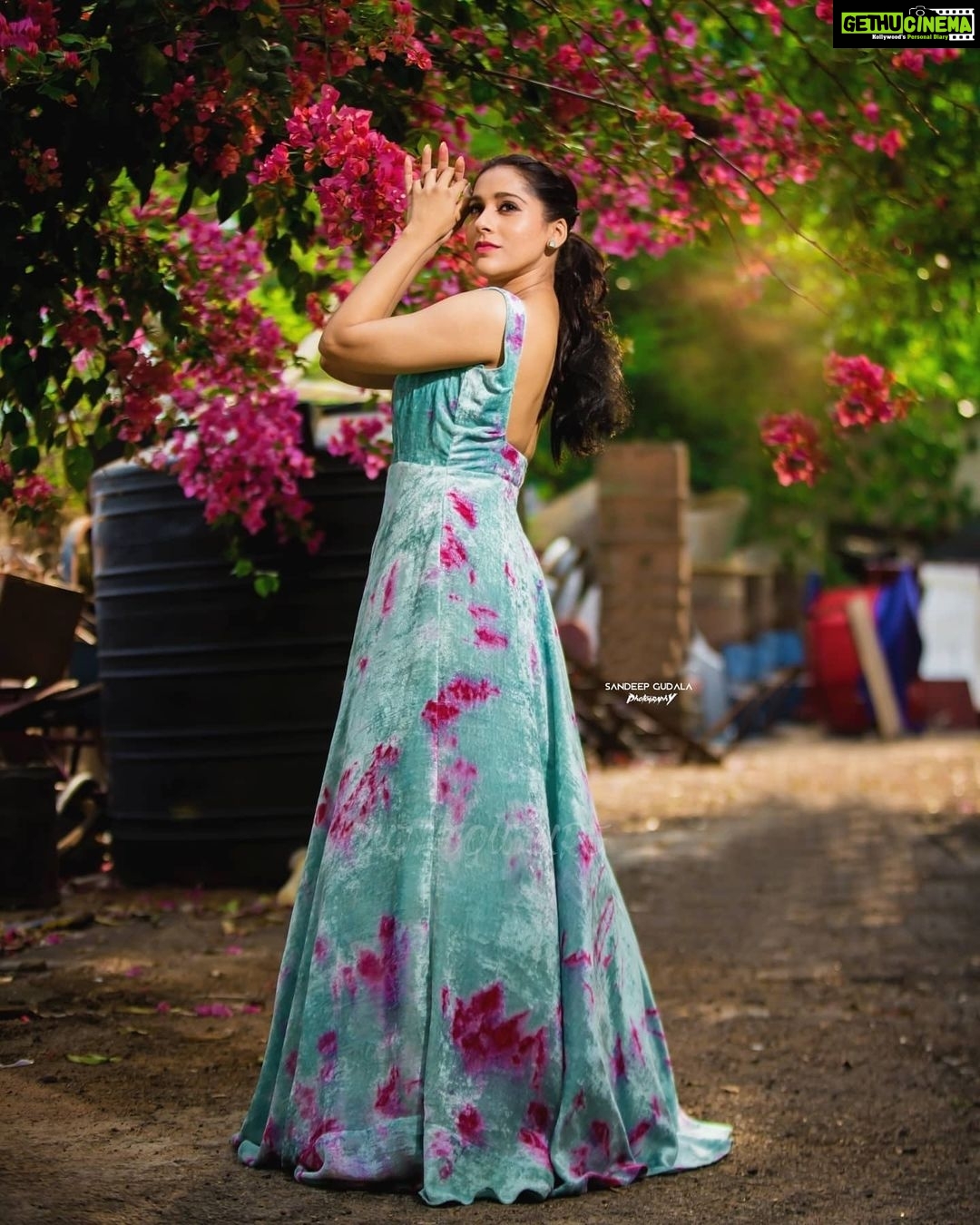 Rashmi Gautam Instagram - Outfit by @duta_couture P.c ...