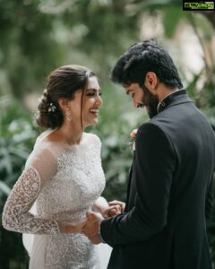 Reba Monica John Instagram - We are LOVING @joemonjoseph reaction during his first look
with @reba_john . Literally speechless.
Reba & Joemon had an unique outdoor session before their Church Wedding for themselves in which they exchanged their vows at Leela Palace Banglore. Watch the full video of their special session in our Youtube Channel.

Gown : @t.and.msignature 
MUA : @makeupbytonymua 
Venue : @theleelapalacebengaluru
