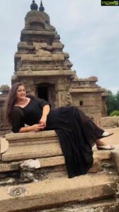 Rekha Krishnappa Instagram - Stories of birthday in Mahabalipuram... 💕.
Pc @poojavkumarrrr
Attire @sassafrasindia
Jewelry @odette_style .
@vasanthakumarvenkataramana
.
.
.
.

#mahabalipuram #birthdaymonth #birthdaycelebrations #birthdayparty #birthdayvacation 
#beingaishwarya #beingchandrakala
