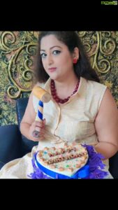 Rekha Krishnappa Instagram - @the_choco_rey 
Find your cake for your loved ones with your personal messages here, ☝️
#chocolatelab #chocolatecake #chocolatelover #chocoholic #birthdaycelebrations #birthdaymonth #birthdaygifts #birthdaycakeideas #birthdayparty