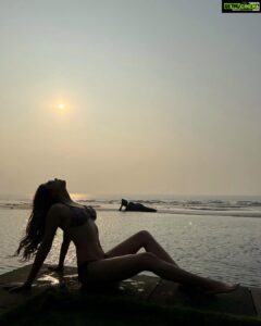 Ruhi Singh Instagram - Quiet the mind and the soul will speak.
